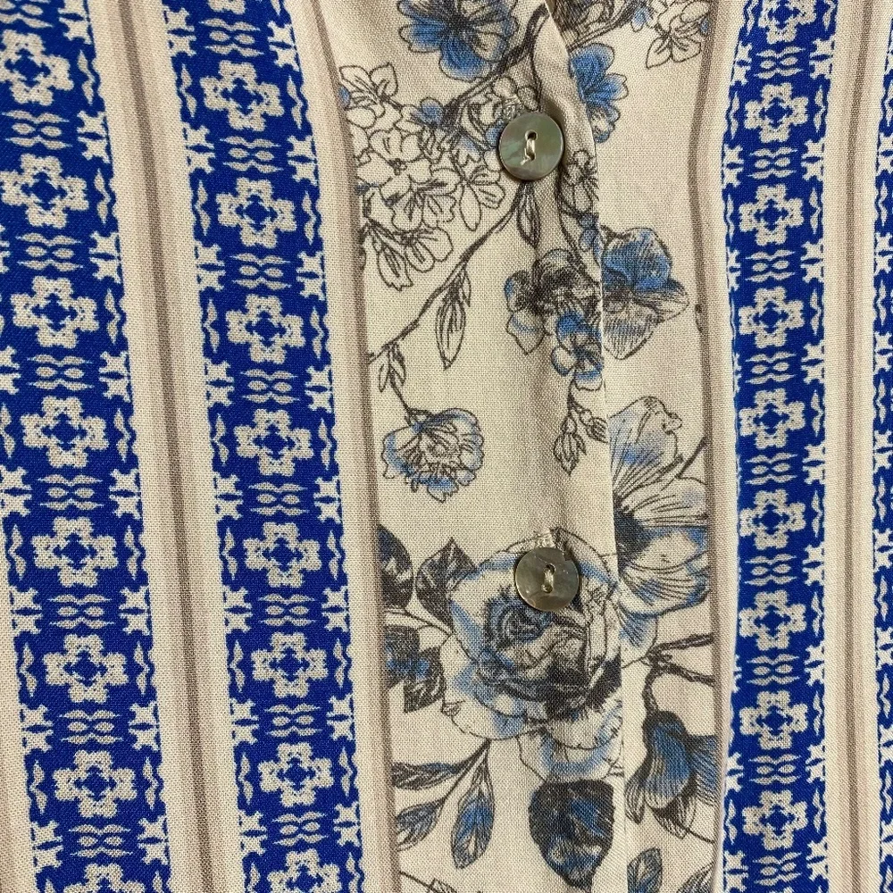 Chenault Womenʻs Cream | Blue Split Neck Button Down Short Sleeve Blouse Large